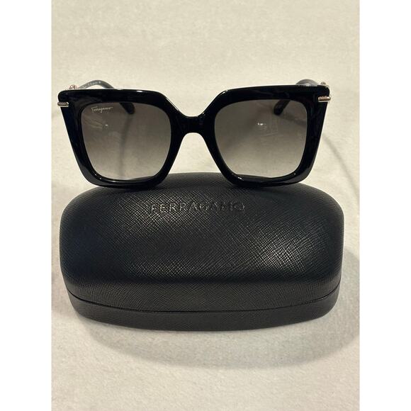 Brand New Salvatore Ferragamo Sunglasses - SF1041S 001 Size 51-22-145*2 main image 4